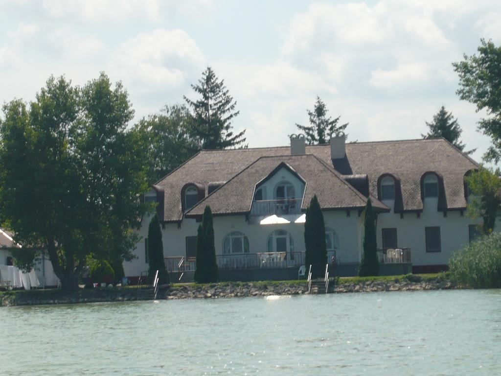Aranyhid Hotel Balatonboglár Екстериор снимка